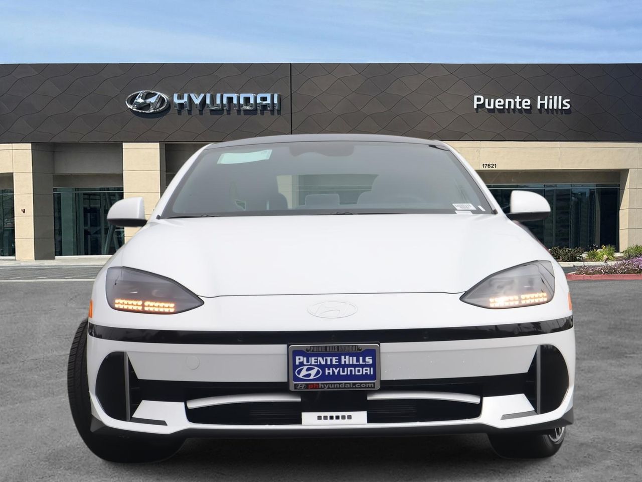 2025 Hyundai Ioniq 6 Limited photo 2