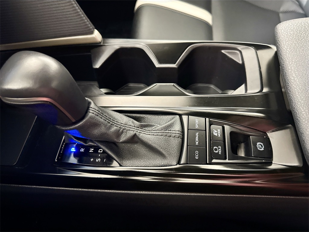2025 Toyota Camry SE photo 33