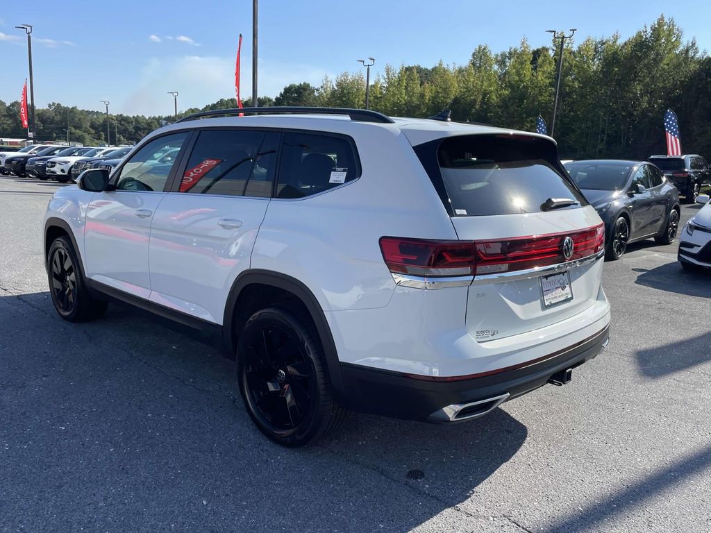 2025 Volkswagen Atlas SE Technology photo 3