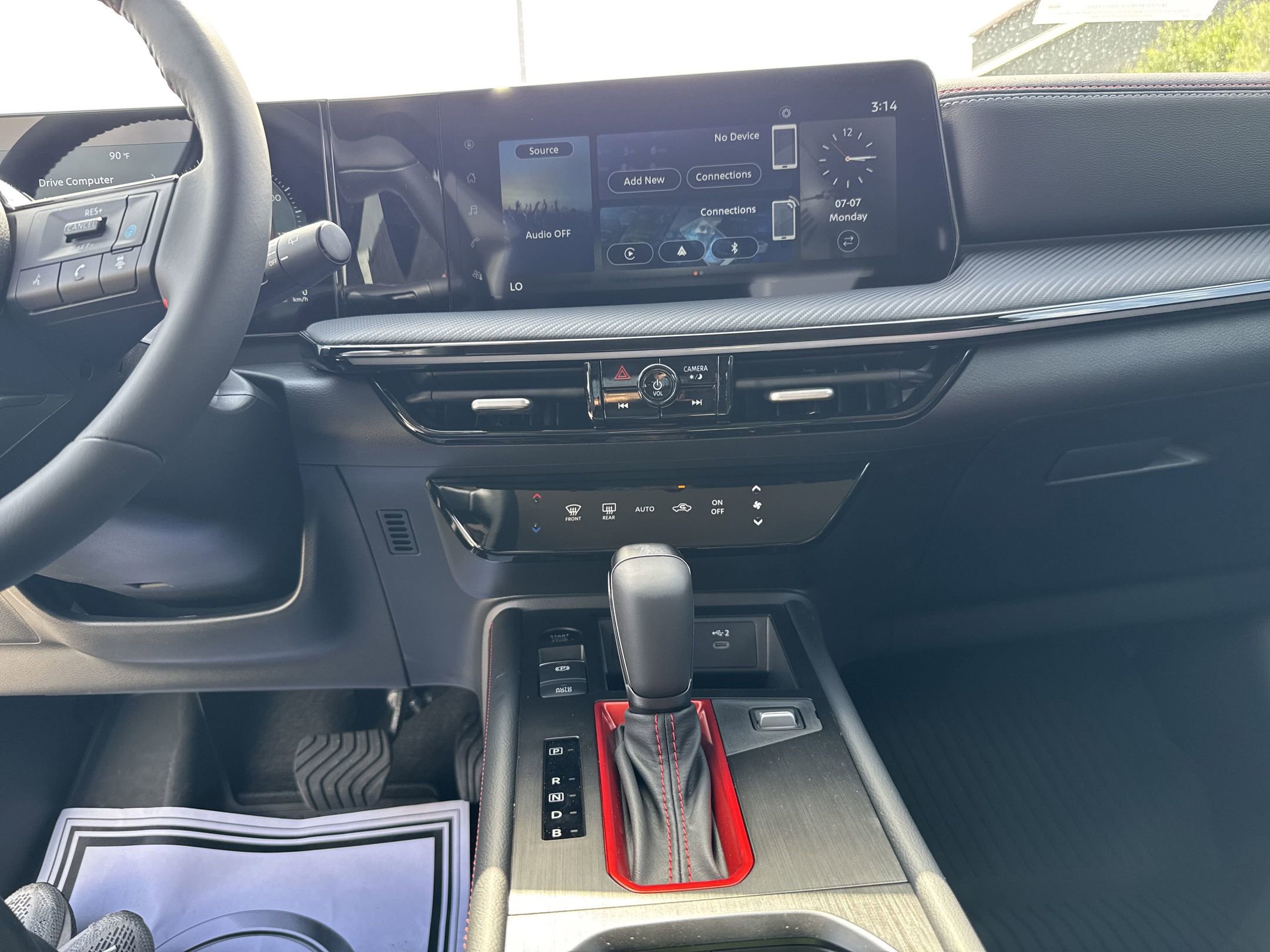 2025 Nissan Kicks SR photo 13