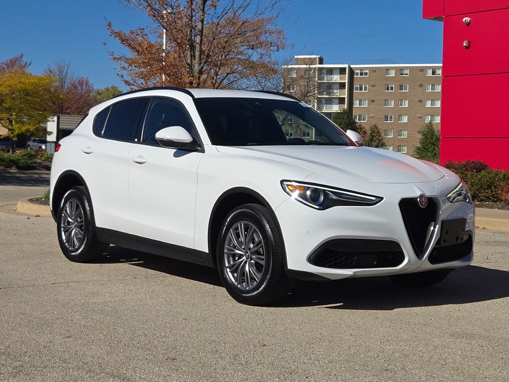 2022 Alfa Romeo Stelvio Base's photo