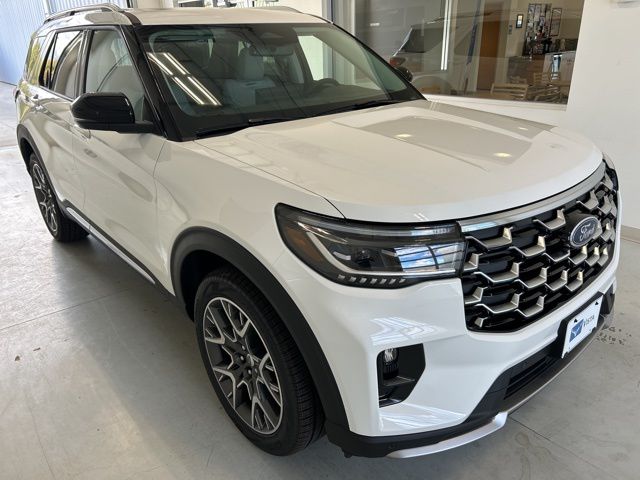 2025 Ford Explorer Platinum's photo