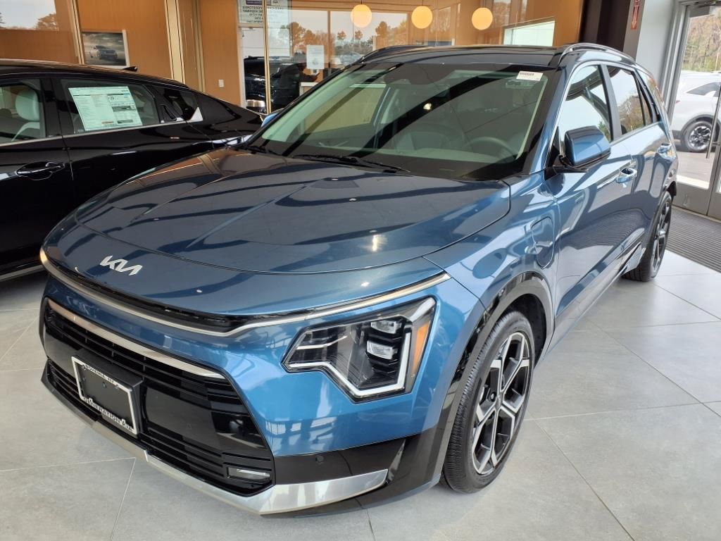 2024 Kia Niro Plug-In Hybrid SX photo 2