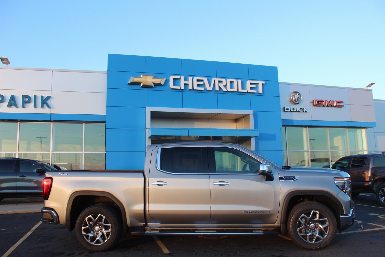 2026 GMC Sierra 1500 SLT's photo