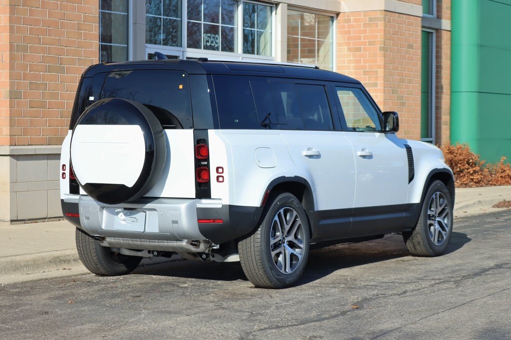 2025 Land Rover Defender 110 S photo 4