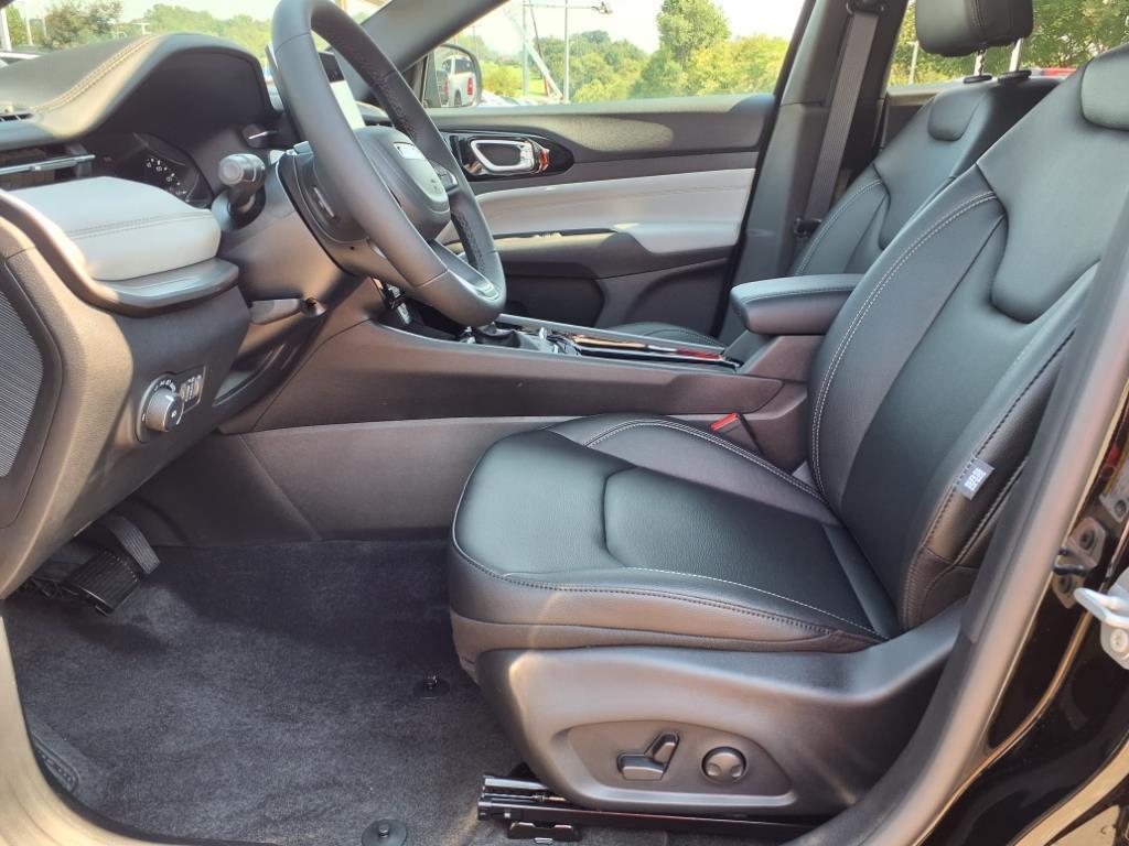 2025 Jeep Compass Limited photo 2