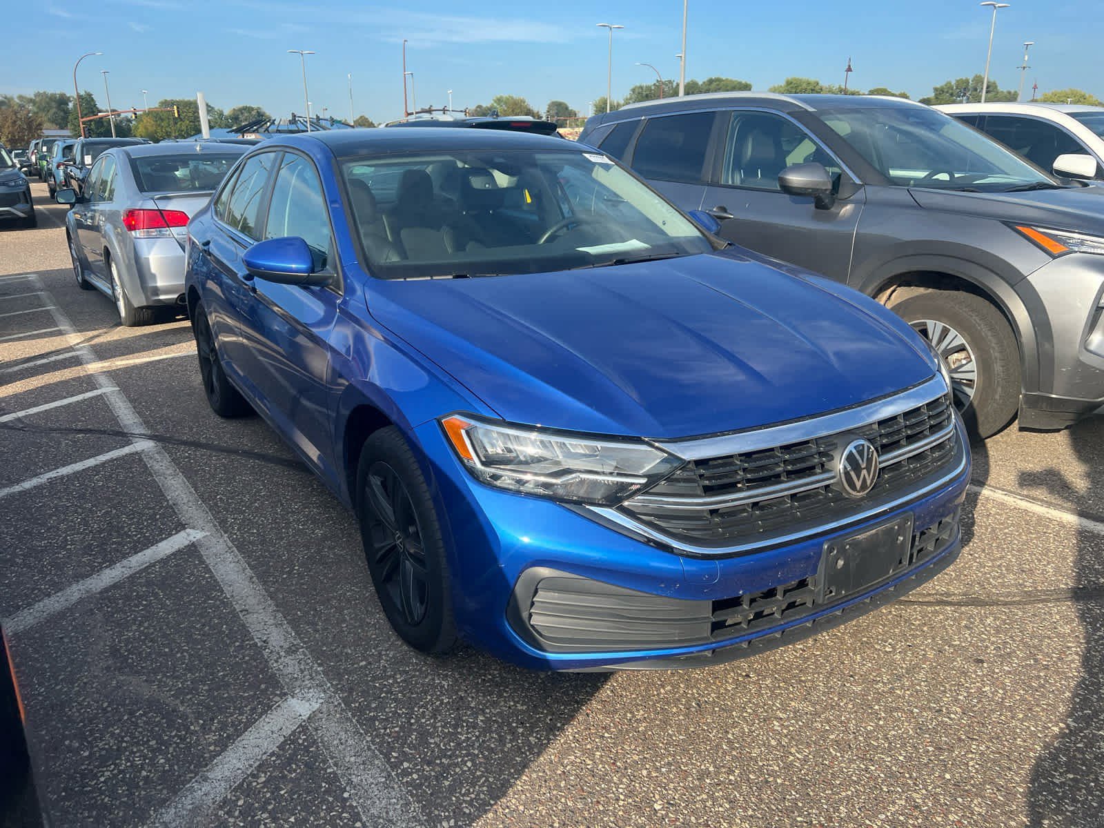 2023 Volkswagen Jetta SE photo 2