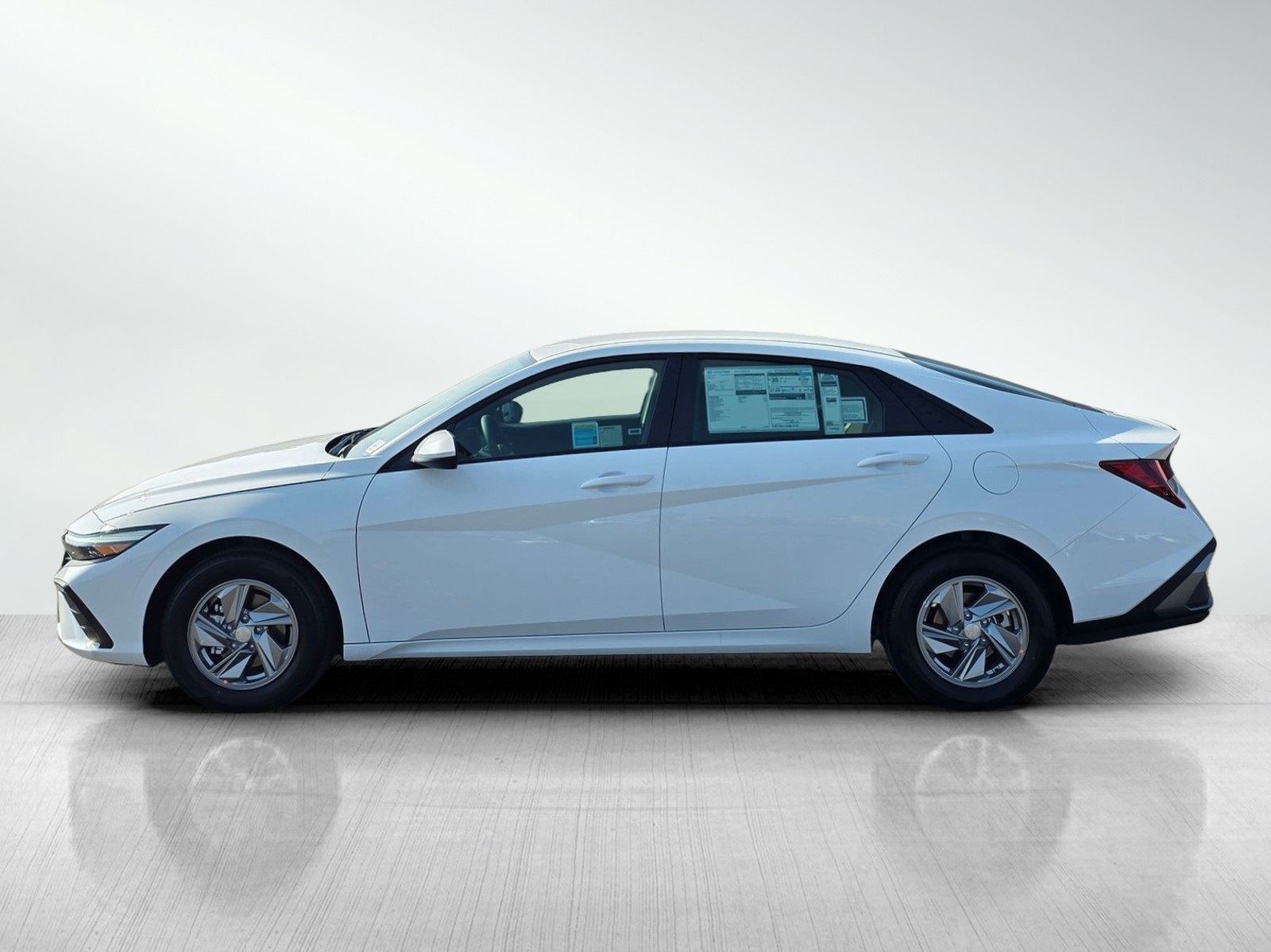 2026 Hyundai Elantra SE photo 3