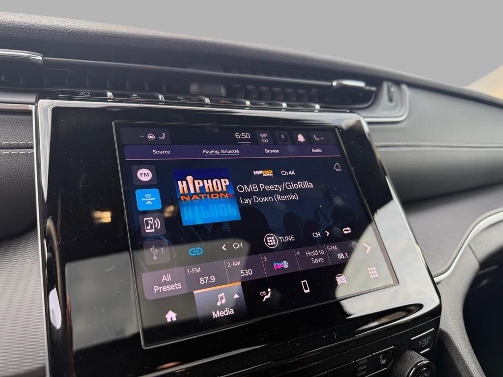 2025 Jeep Grand Cherokee Laredo Altitude photo 5