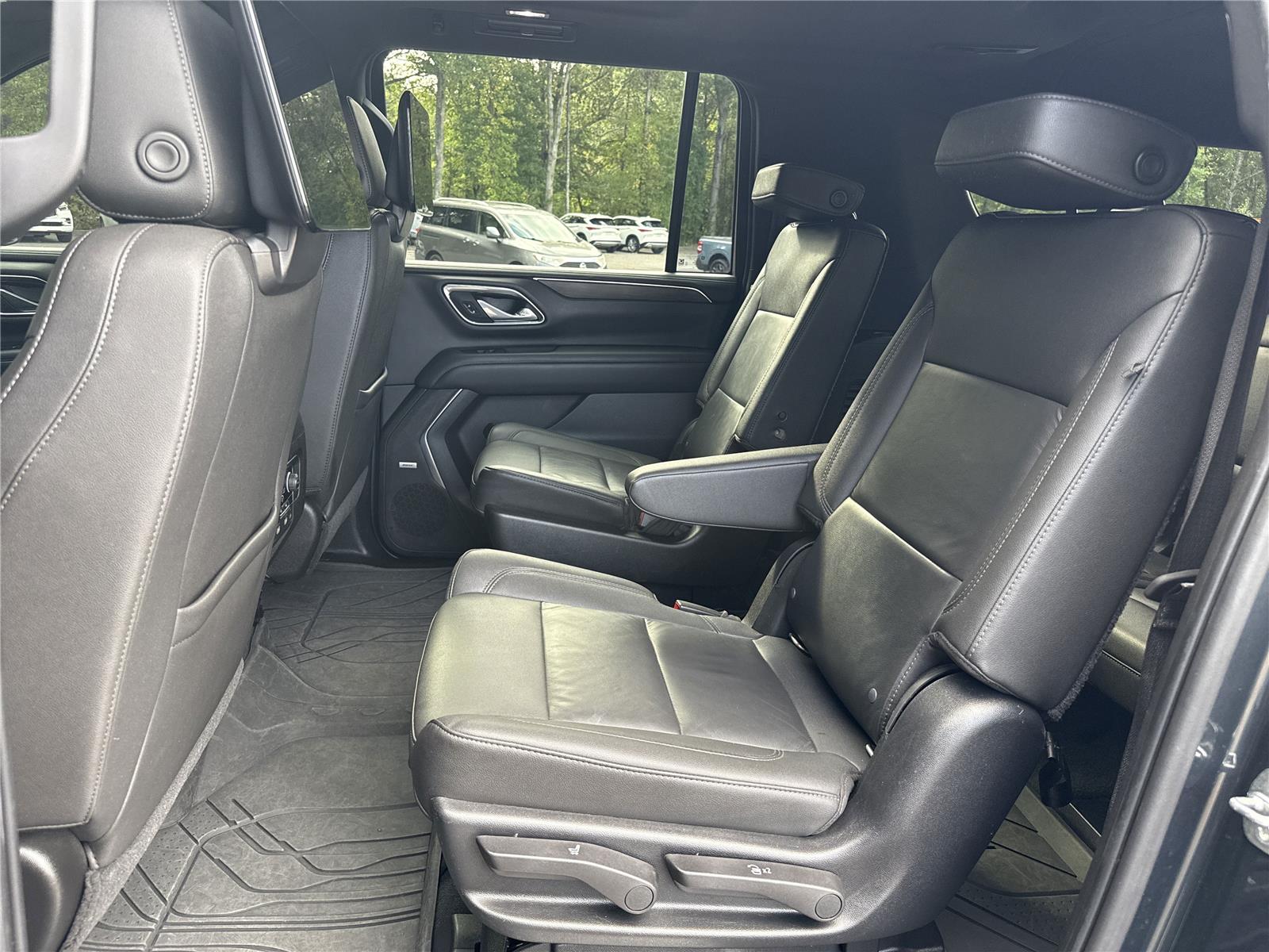 2021 Chevrolet Suburban 1500 LT photo 9