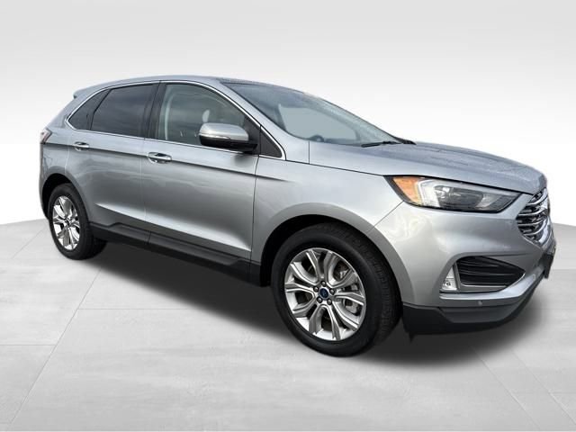 2022 Ford Edge Titanium's photo