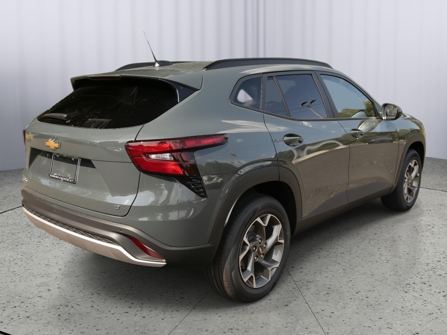 2025 Chevrolet Trax LT photo 8