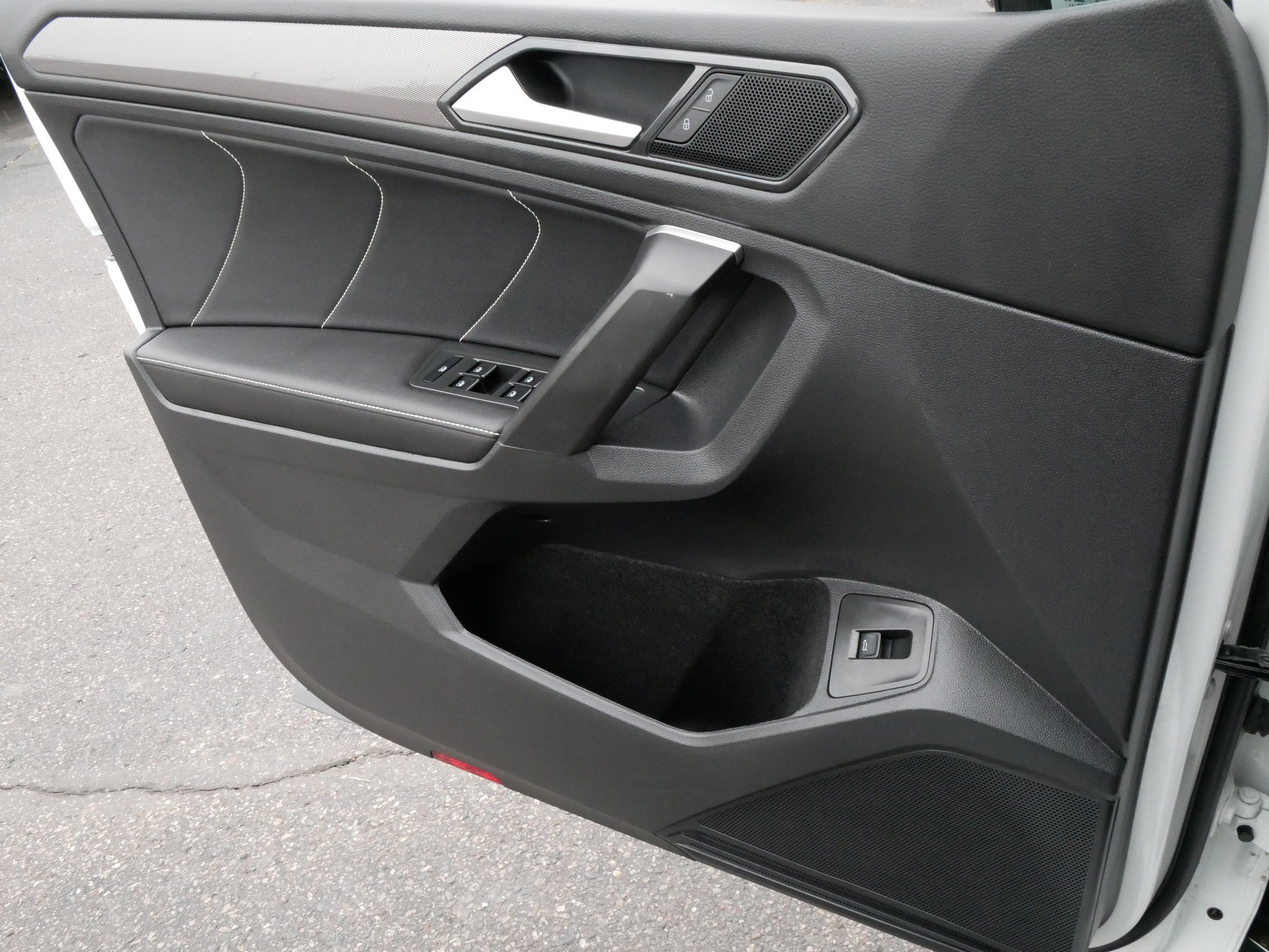 2024 Volkswagen Tiguan SE Wolfsburg Edition photo 22