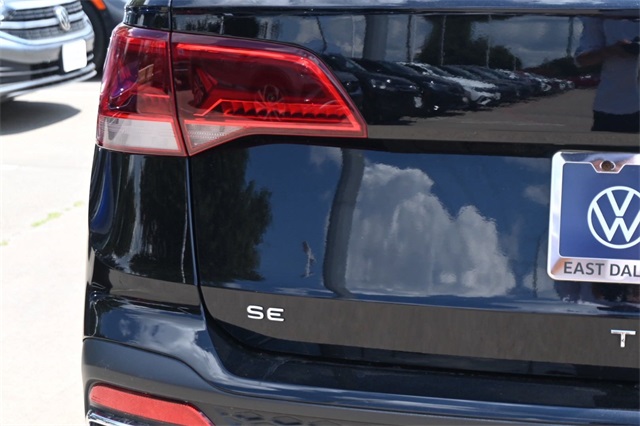 2024 Volkswagen Taos SE photo 4