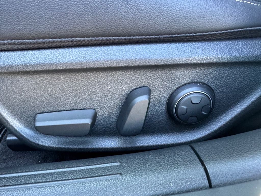 2025 Genesis G70 2.5T photo 14