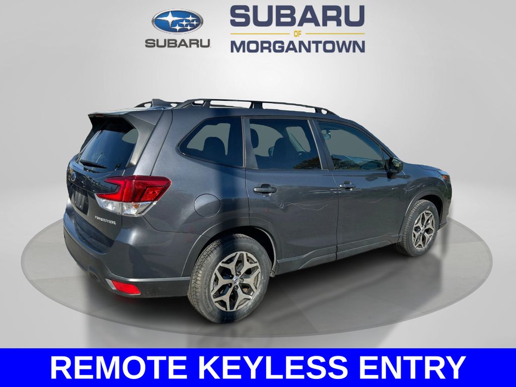 2022 Subaru Forester Premium photo 2