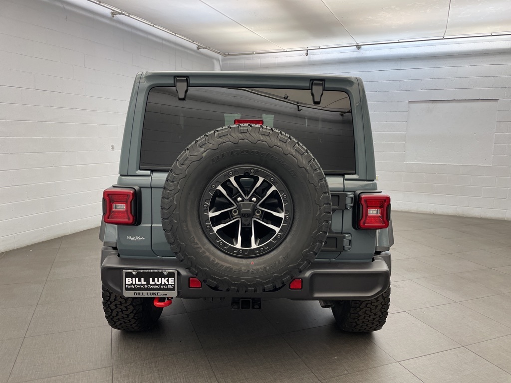 2025 Jeep Wrangler Rubicon photo 2