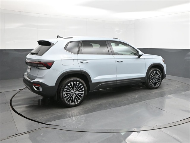 2025 Volkswagen Taos SE photo 15