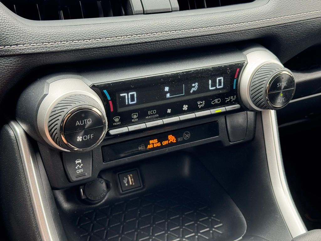 2024 Toyota RAV4 Hybrid LE photo 29