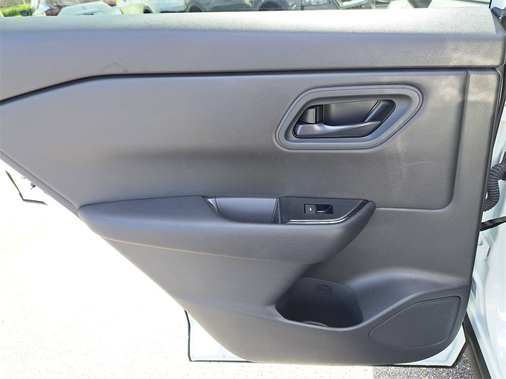 2025 Nissan Rogue S photo 12