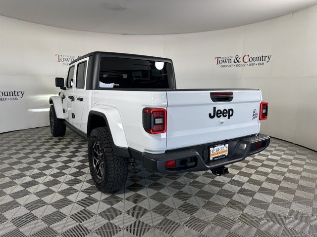 2024 Jeep Gladiator Willys photo 9