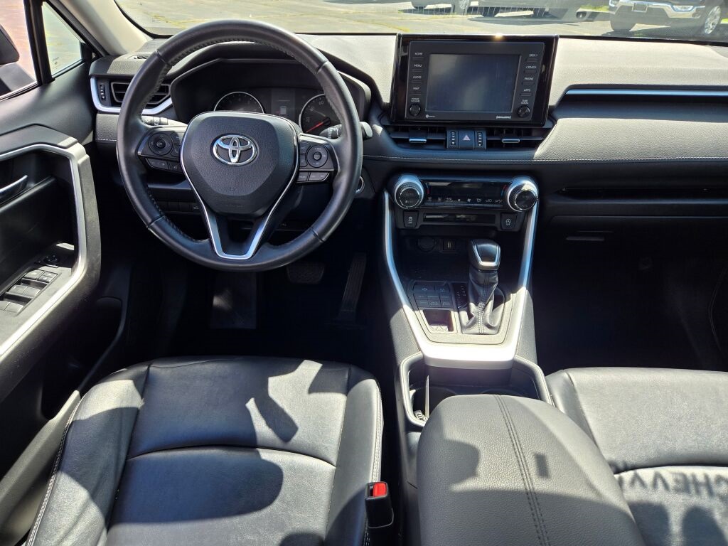 2020 Toyota RAV4 XLE Premium photo 15