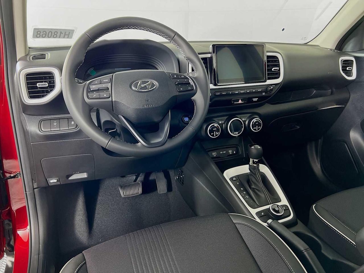 2025 Hyundai Venue Limited photo 2