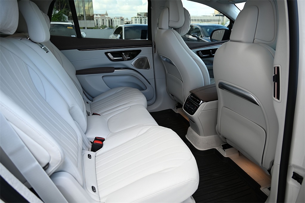 2024 Mercedes Benz EQS SUV 450 photo 8