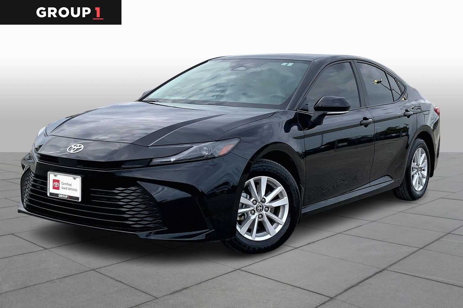 2025 Toyota Camry LE's photo