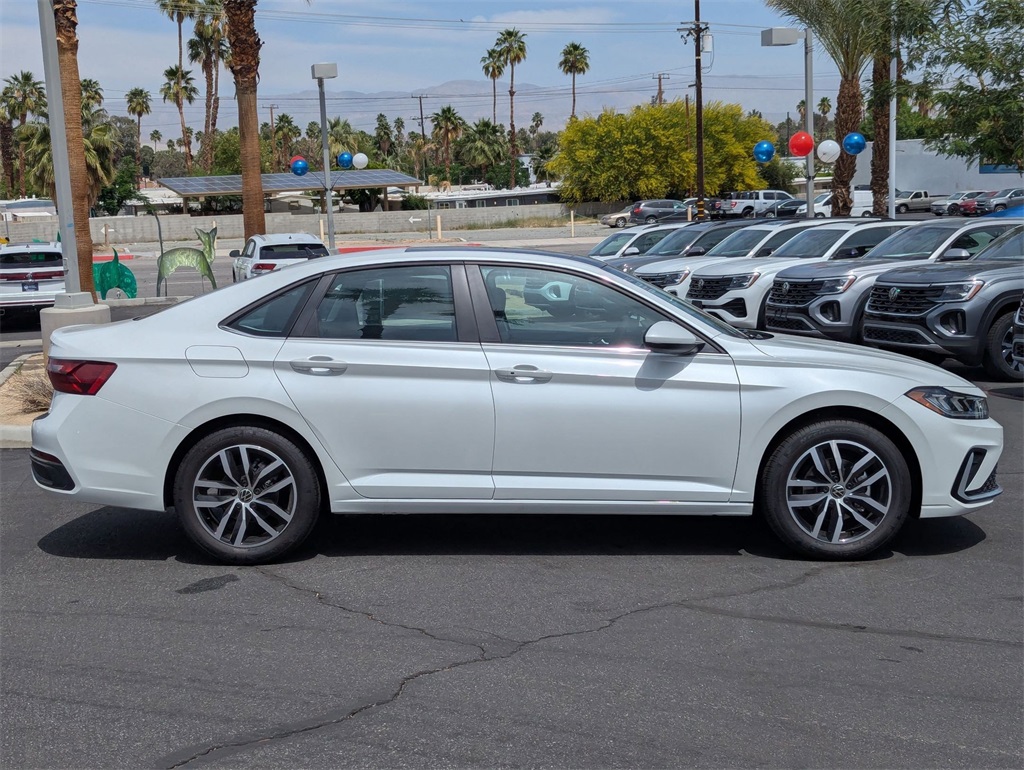 2025 Volkswagen Jetta 1.5T SE photo 2