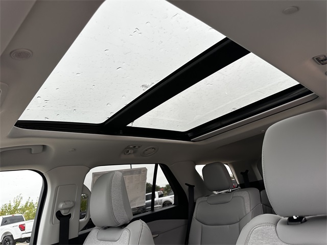2025 Ford Explorer photo 28