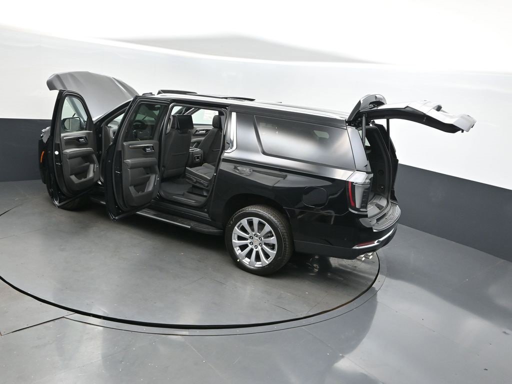 2025 Chevrolet Suburban Premier photo 2