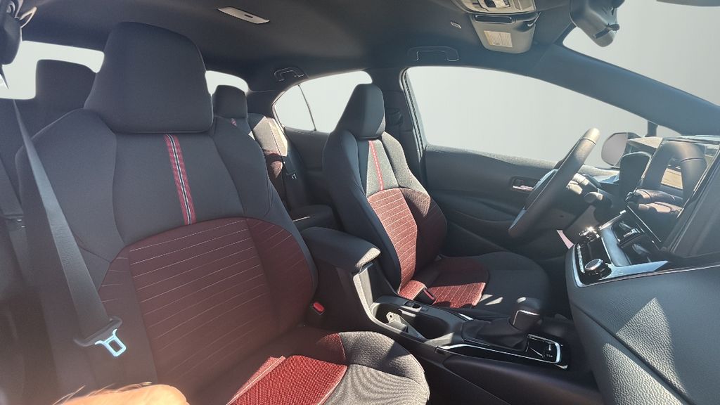 2026 Toyota Corolla SE photo 14