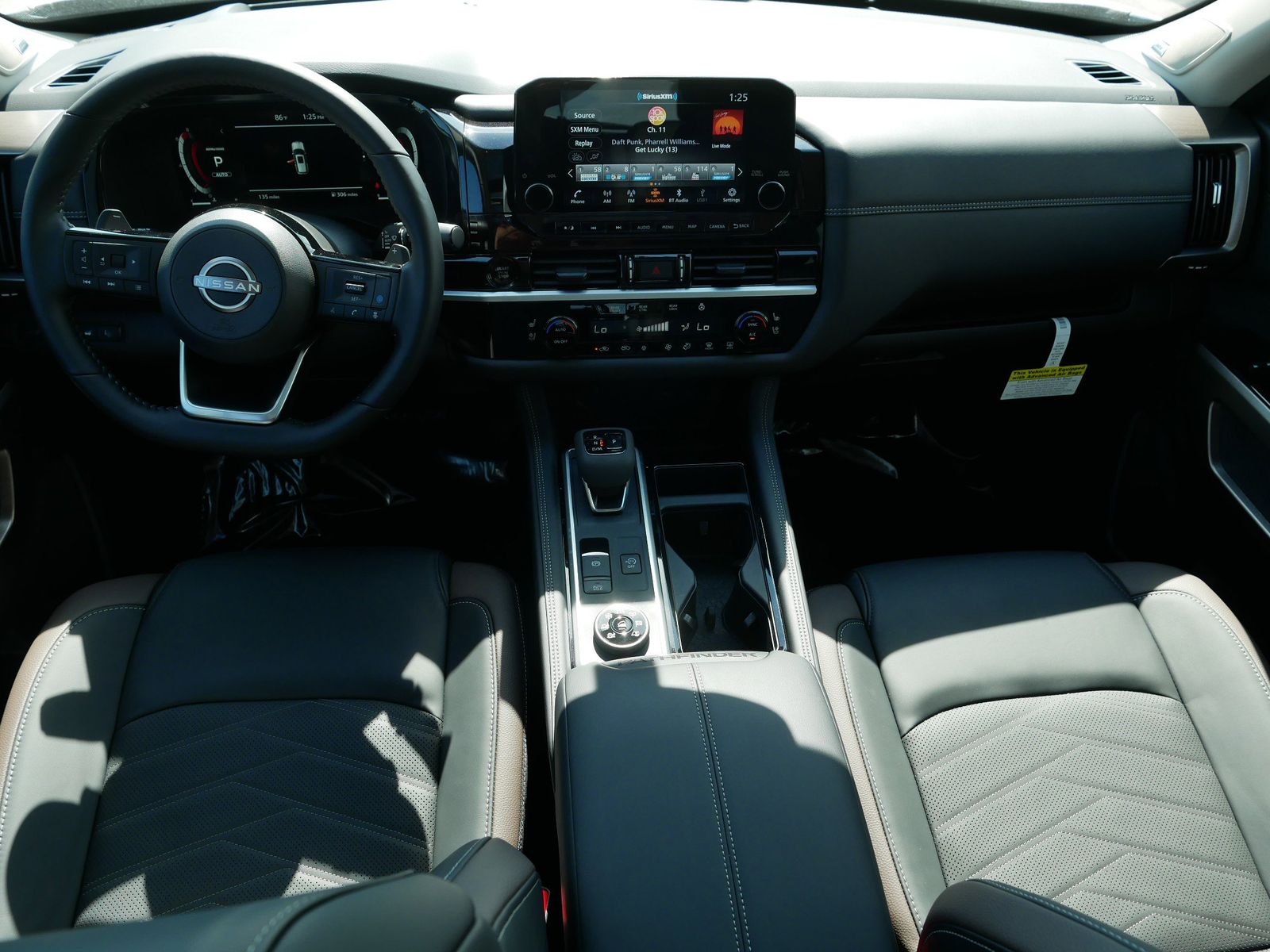 2025 Nissan Pathfinder Platinum photo 16