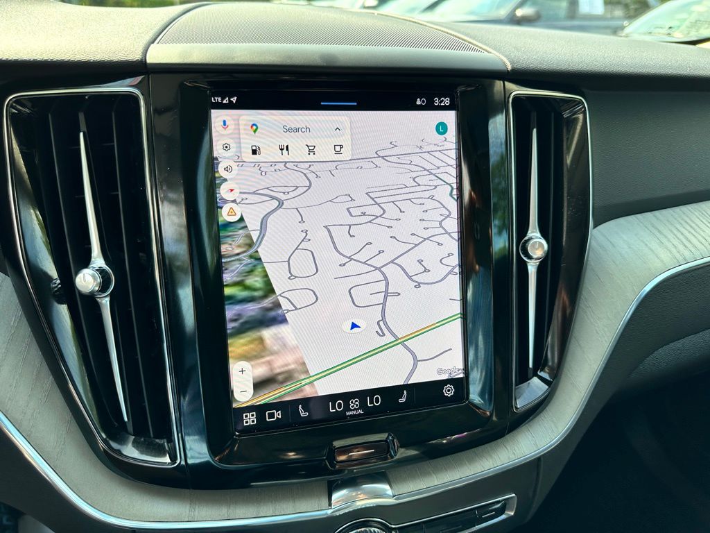 2025 Volvo XC60 B5 Plus photo 15