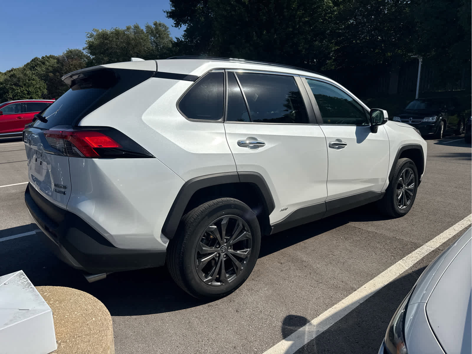 2023 Toyota RAV4 Hybrid Limited photo 2