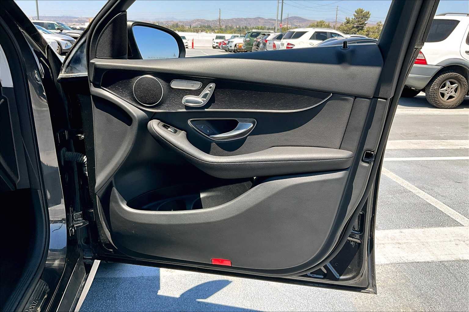 2022 Mercedes Benz GLC 300 photo 22