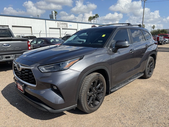 2024 Toyota Highlander LE's photo