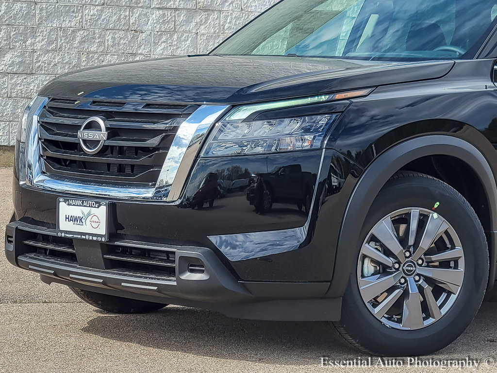 2025 Nissan Pathfinder S photo 2