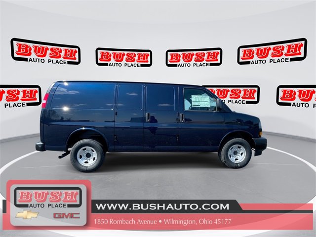 2025 Chevrolet Express Cargo 3500 photo 3