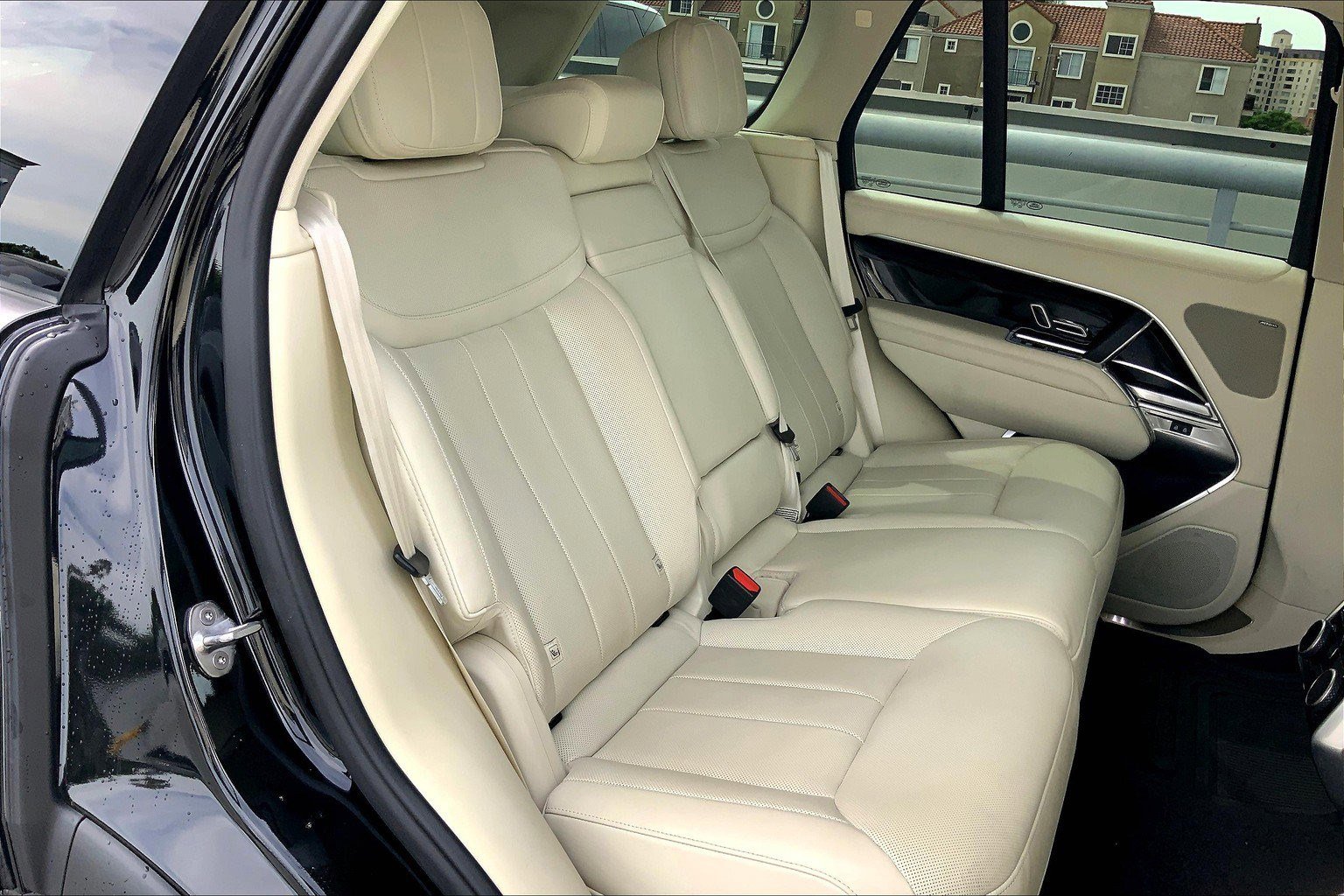 2023 Land Rover Range Rover SE photo 19