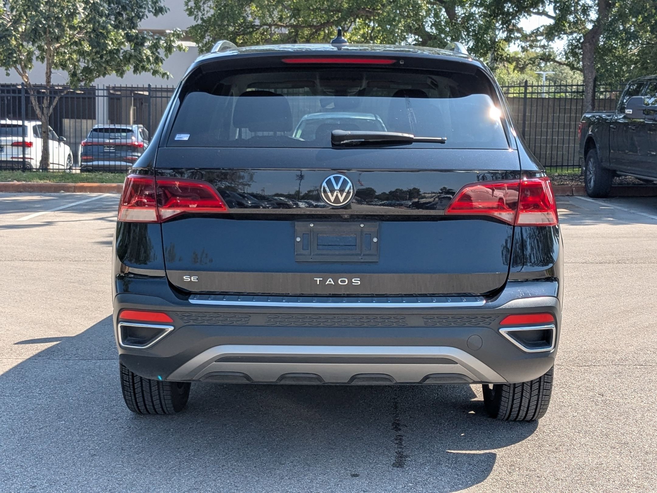 2023 Volkswagen Taos SE photo 2