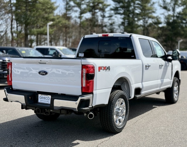 2025 Ford F-350 Lariat photo 4