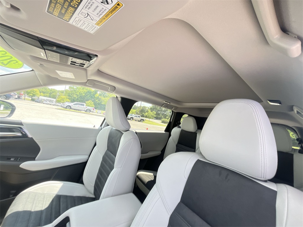 2025 Mitsubishi Outlander SE photo 19