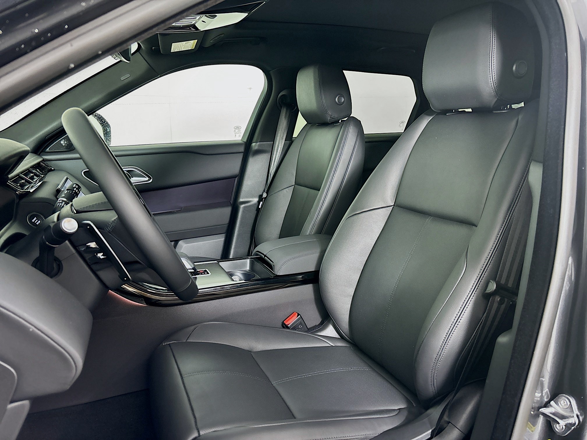 2026 Land Rover Range Rover Velar SE photo 17