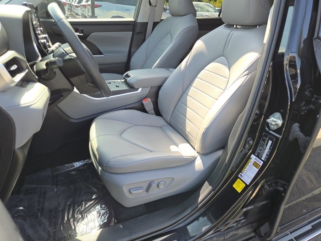 2020 Toyota Highlander Hybrid XLE photo 6