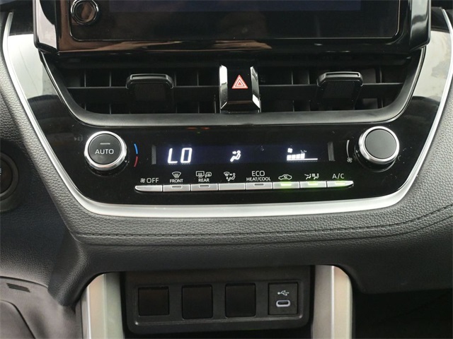 2024 Toyota Corolla Cross LE photo 3