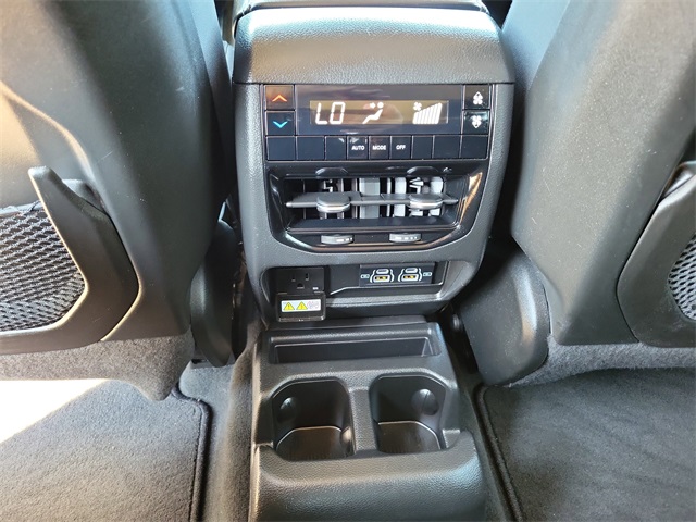 2023 Jeep Grand Cherokee Laredo photo 11