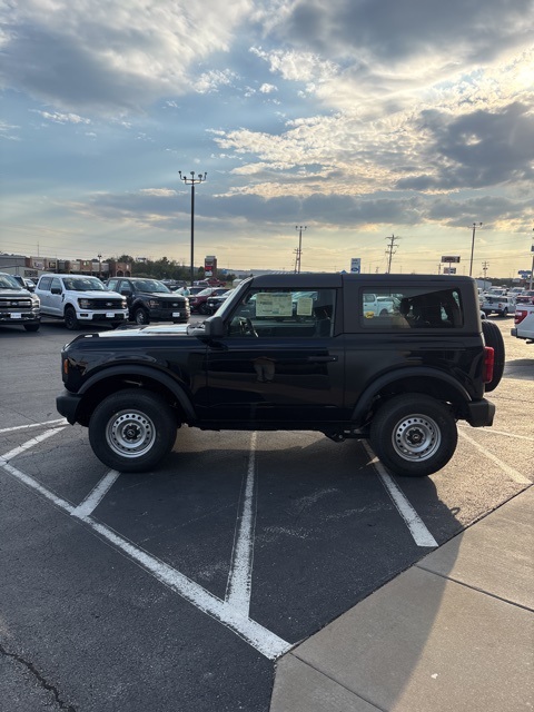 2025 Ford Bronco Base photo 6