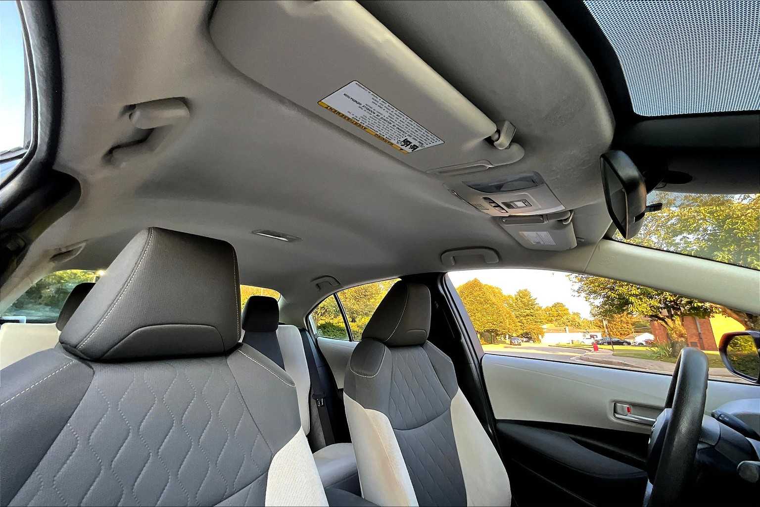 2021 Toyota Corolla LE photo 13